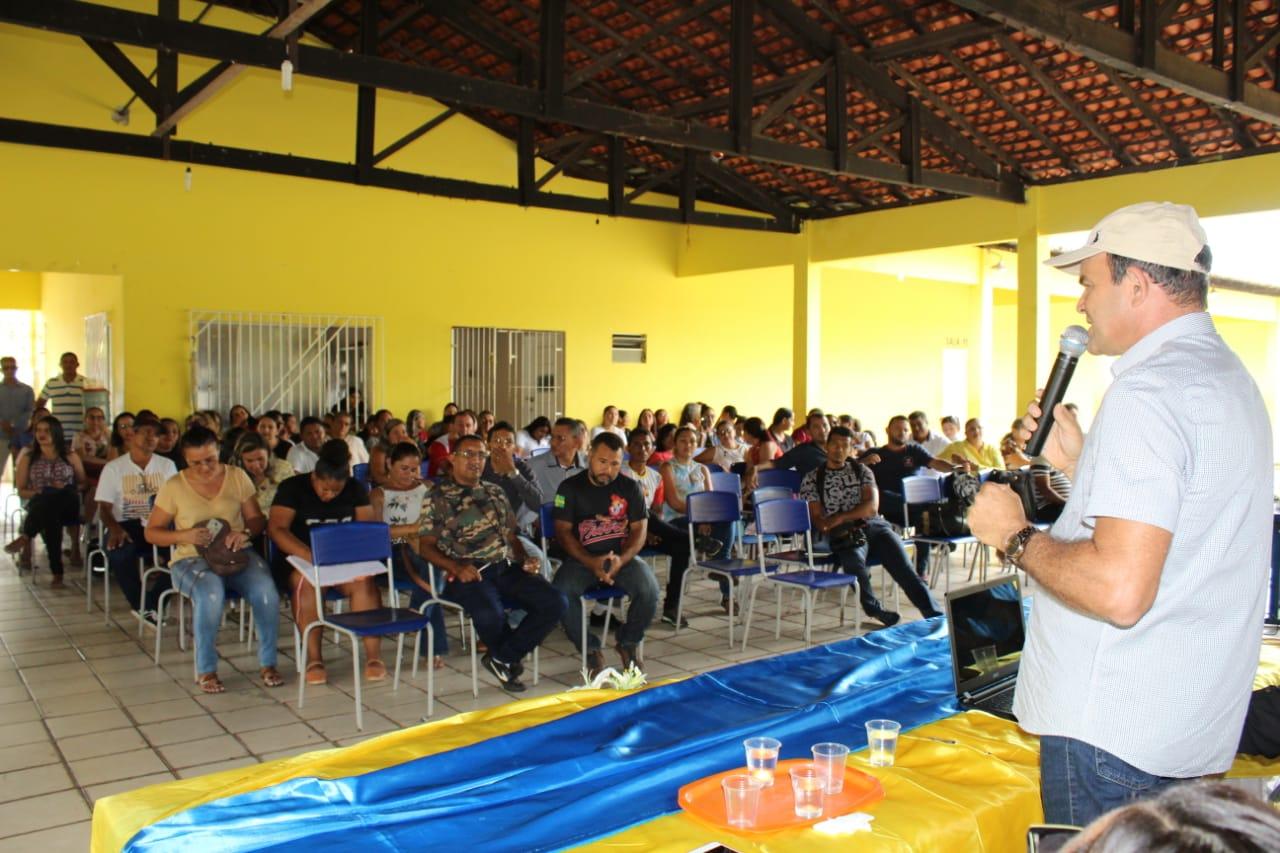 Chico Velho surpreende professores e ao invés de 12,84% anunciou 21% de reajuste