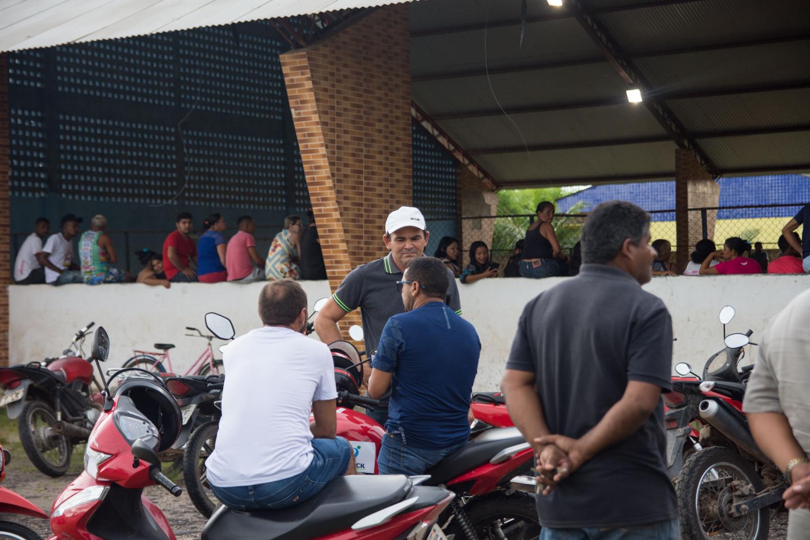 Chico Velho anuncia construção do estádio e campeonato municipal de futebol