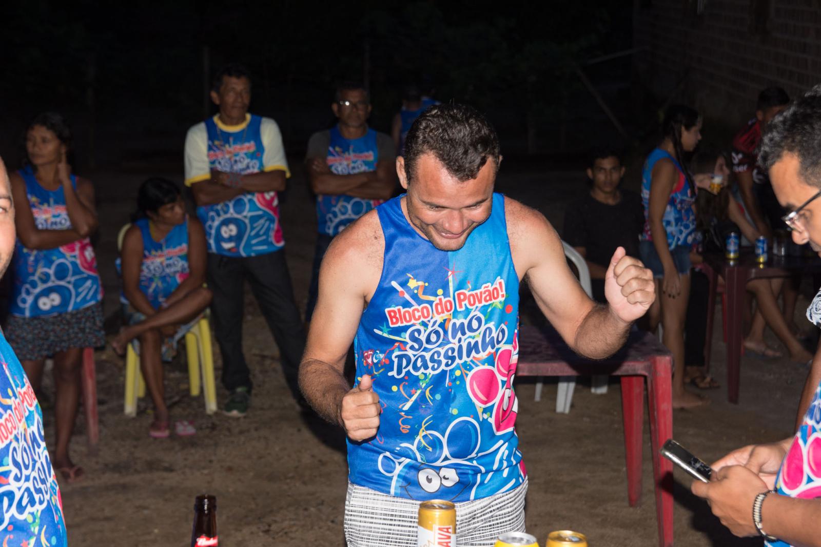 Bloco Só no Passinho manteve tradição e ‘arrastou’ o povão no primeiro dia de carnaval