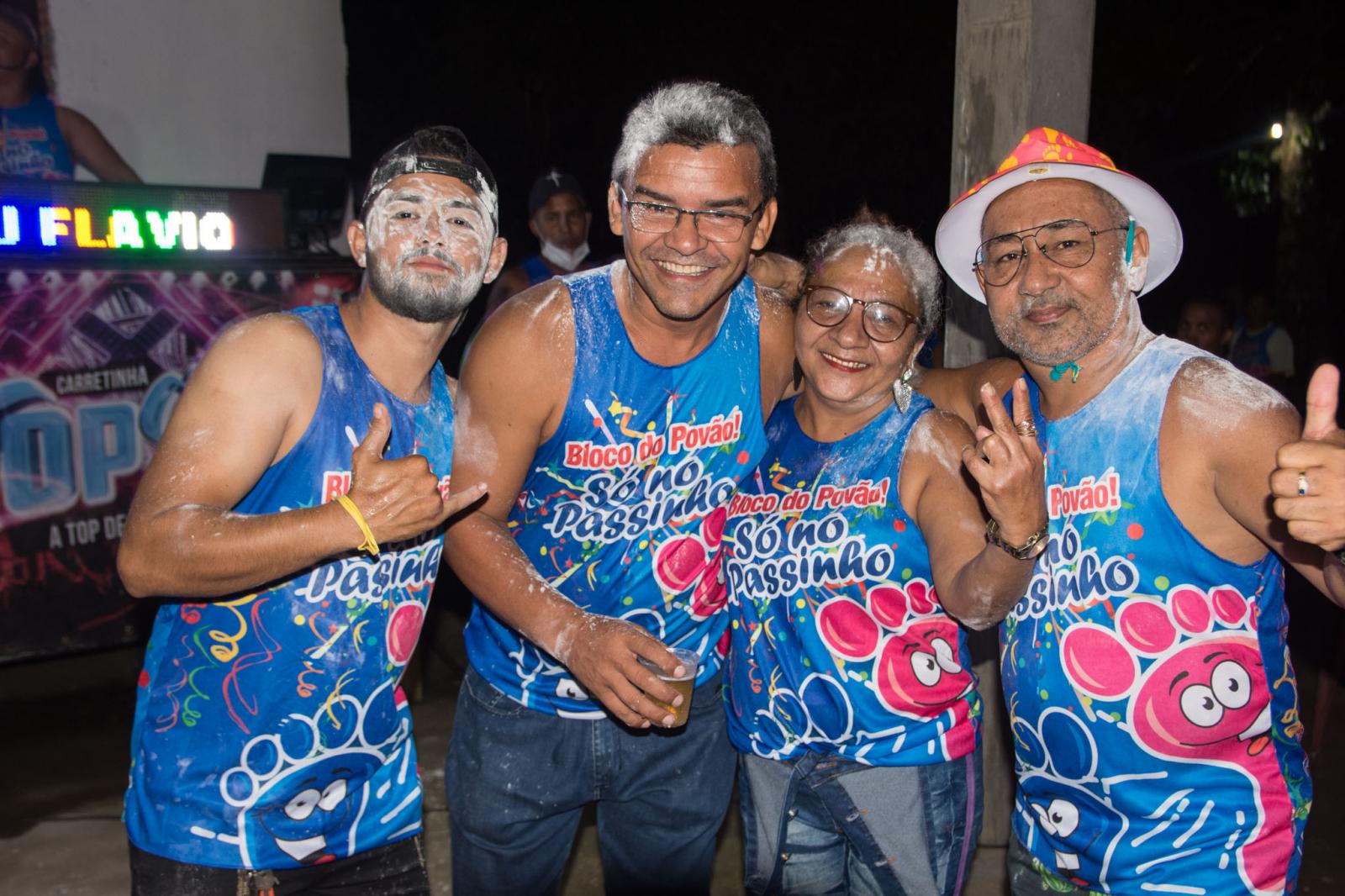 Bloco Só no Passinho manteve tradição e ‘arrastou’ o povão no primeiro dia de carnaval