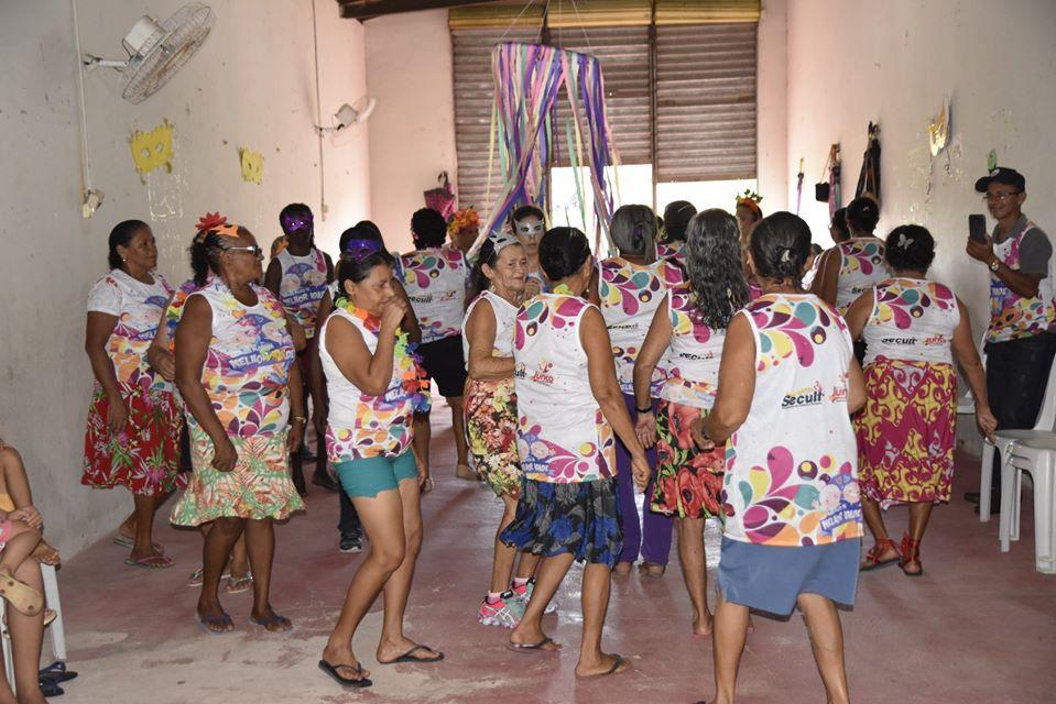 Carnaval da Melhor Idade é sinônimo de entusiasmo para os idosos juncoenses