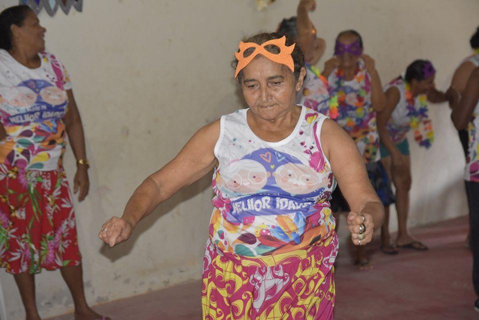 Carnaval da Melhor Idade é sinônimo de entusiasmo para os idosos juncoenses