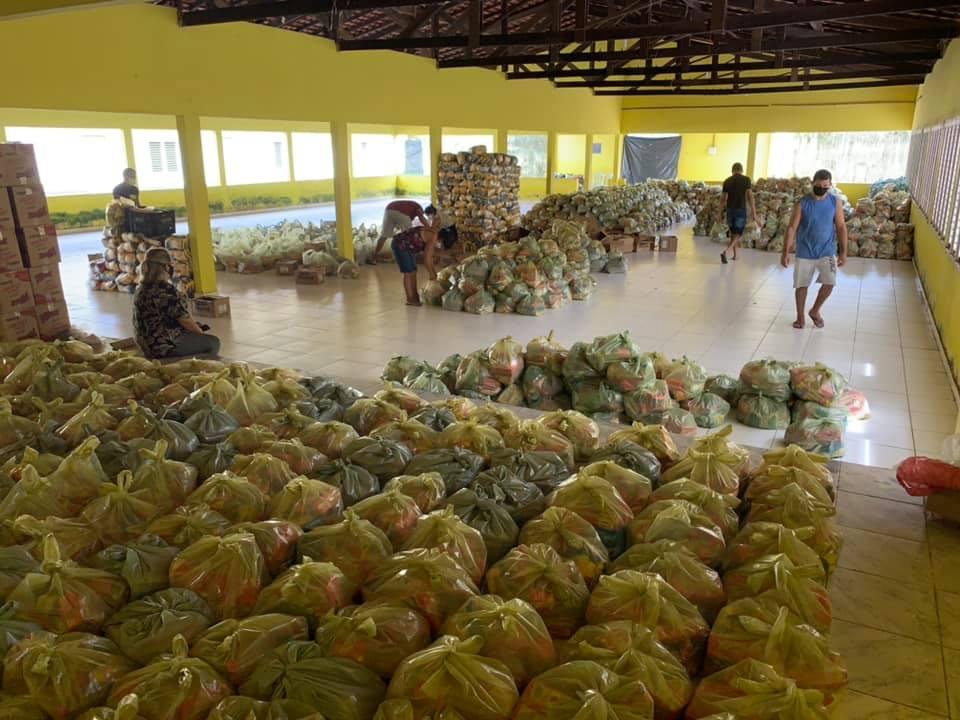 Entrega de kits de alimentos chega a segunda escola da Sede