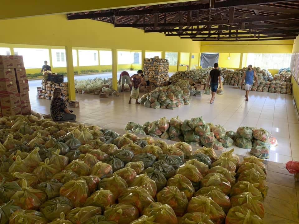 Entrega de kits de alimentos chega a segunda escola da Sede