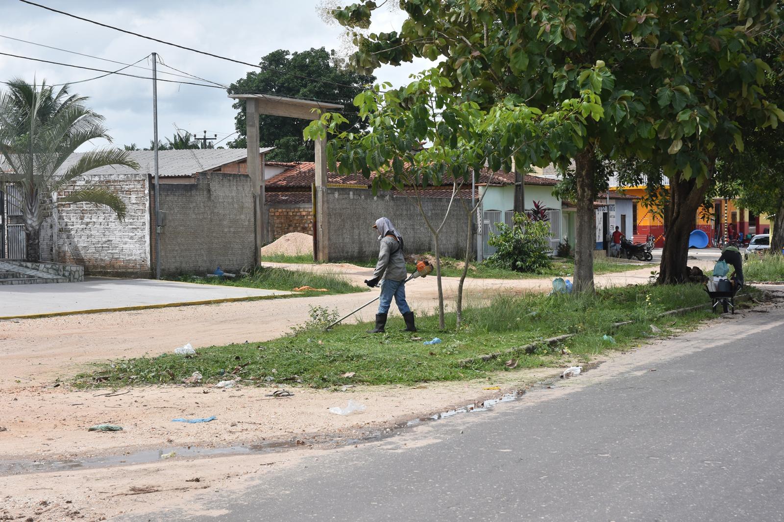 Júnior Garimpeiro começa limpando a cidade