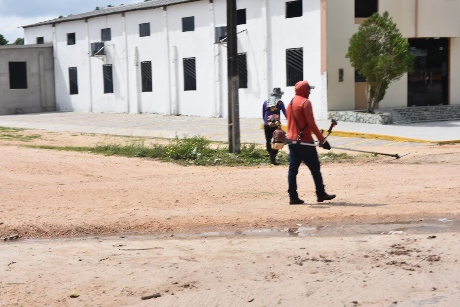 Júnior Garimpeiro começa limpando a cidade