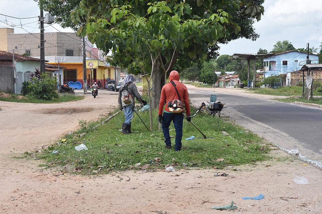 Júnior Garimpeiro começa limpando a cidade