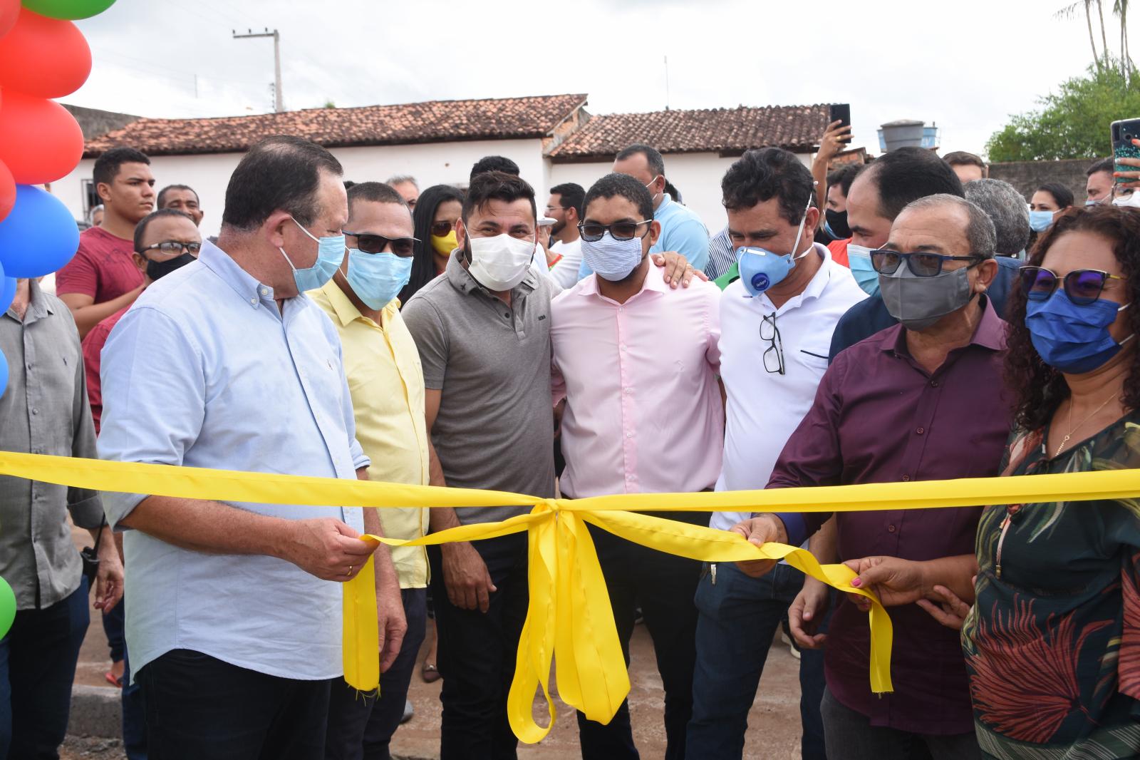 Prefeito de Presidente Médici prestigiou inauguração da Praça da Família em Governador Nunes Freire