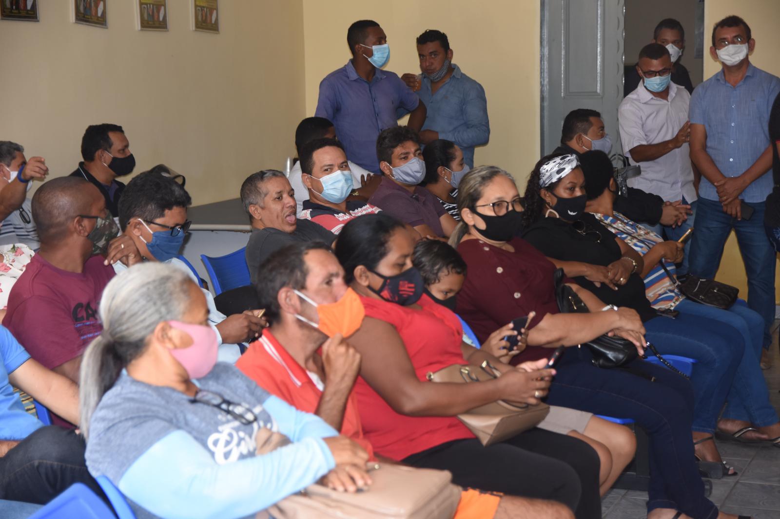 Nalva Melo protocola indicações na primeira sessão ordinária da Câmara de Vereadores de Centro Novo do Maranhão