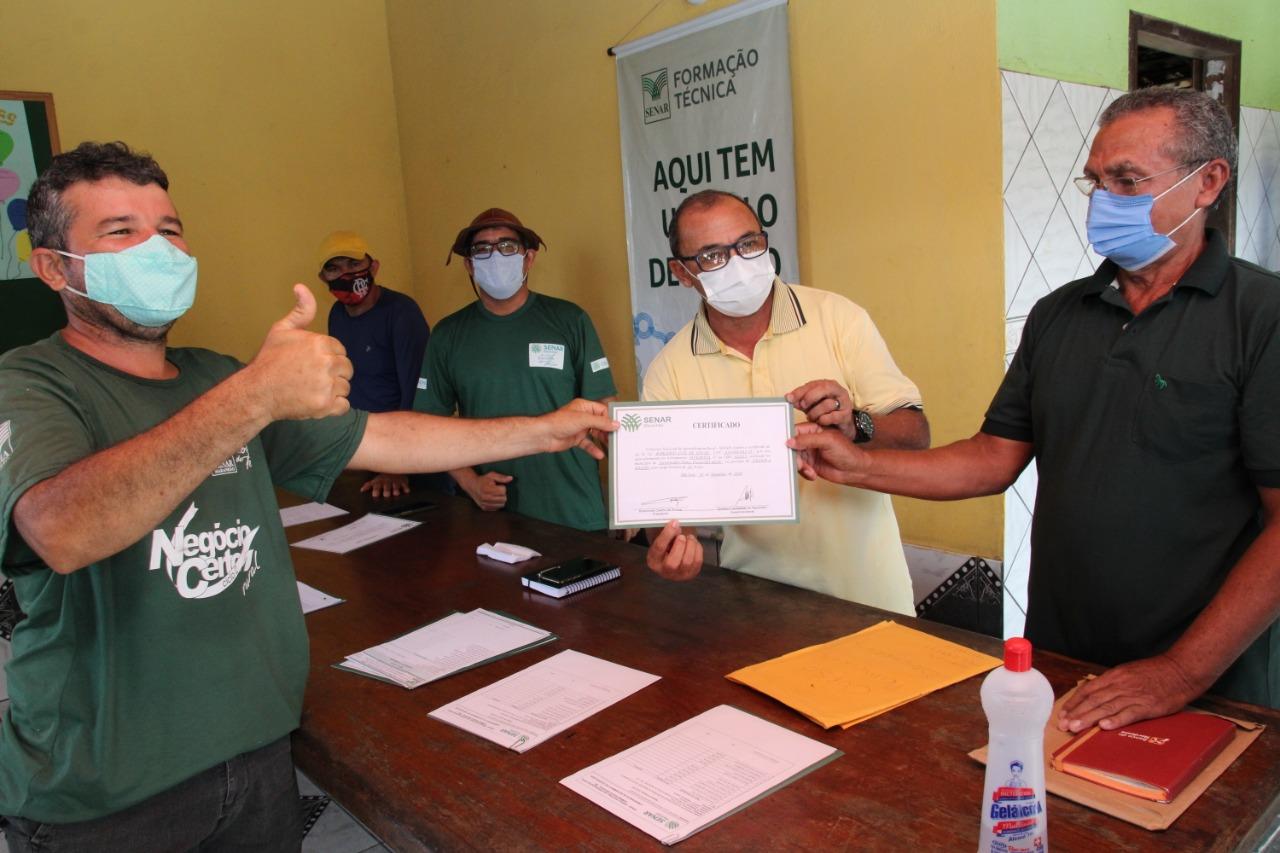 Prefeito Josimar da Serraria prestigia entrega de certificados de capacitação realizada pelo SENAR