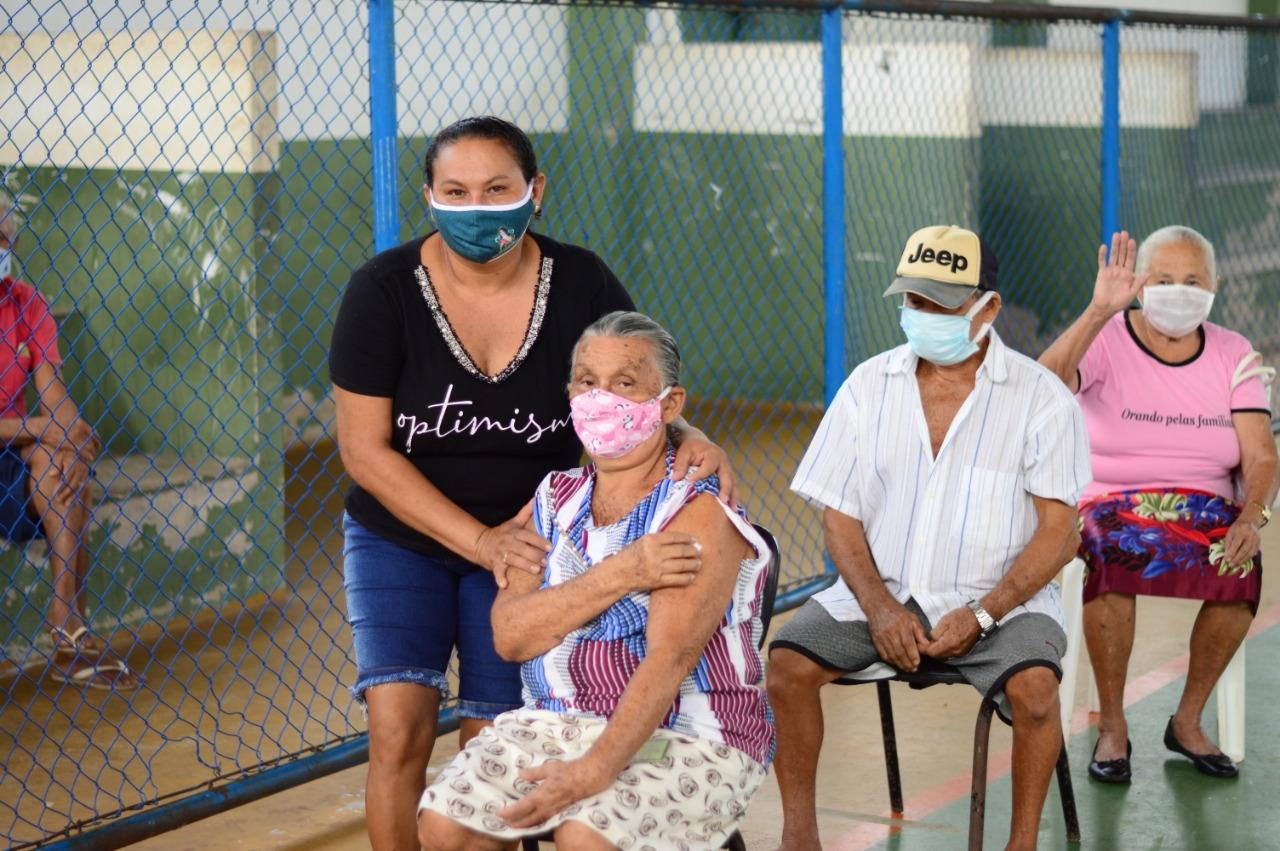 Em Presidente Médici idosos de 70 até 79 anos foram vacinados contra a Covid-19