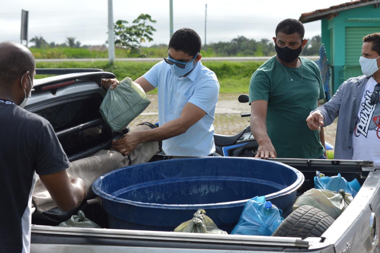 Prefeitura de Presidente Médici distribui peixe para centenas de famílias