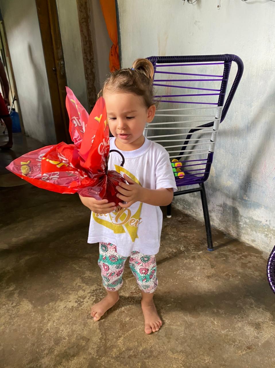 Ovos de Páscoa, peixe e cestas básicas foram distribuídos às famílias medicenses durante esta Semana Santa