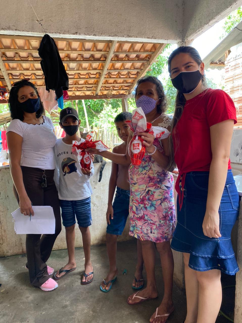 Ovos de Páscoa, peixe e cestas básicas foram distribuídos às famílias medicenses durante esta Semana Santa