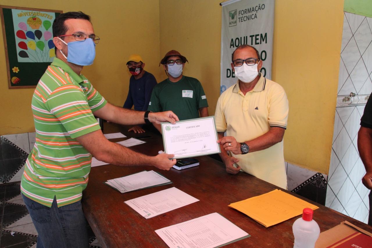 Prefeito Josimar da Serraria prestigia entrega de certificados de capacitação realizada pelo SENAR