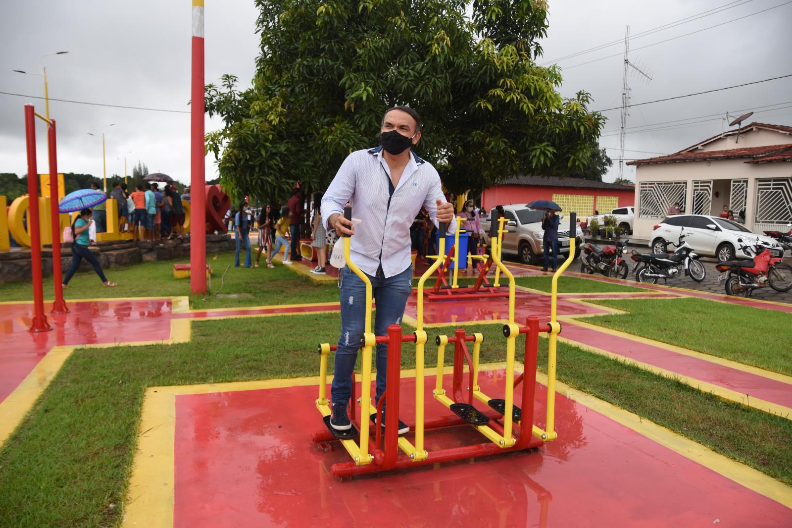 Antonio Filho inaugura a primeira praça pública de Sodrelândia