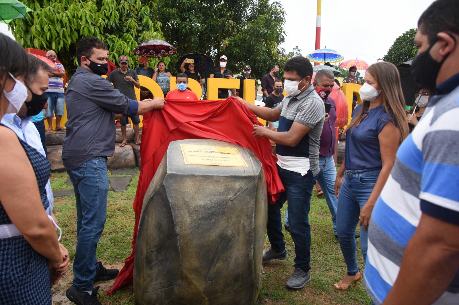 Antonio Filho inaugura a primeira praça pública de Sodrelândia