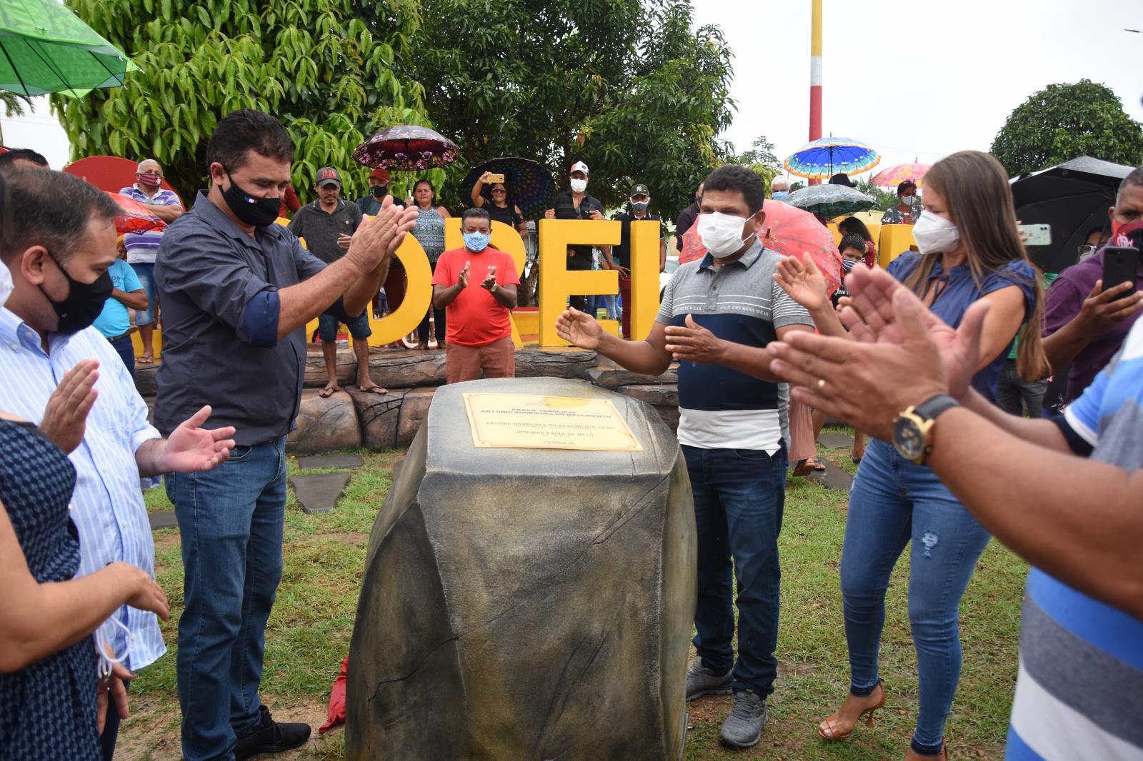 Antonio Filho inaugura a primeira praça pública de Sodrelândia