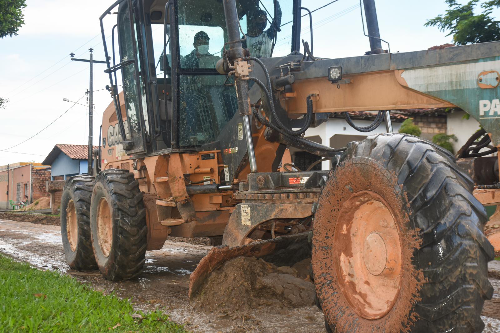 Prefeitura de Centro Novo recupera ruas e avenidas