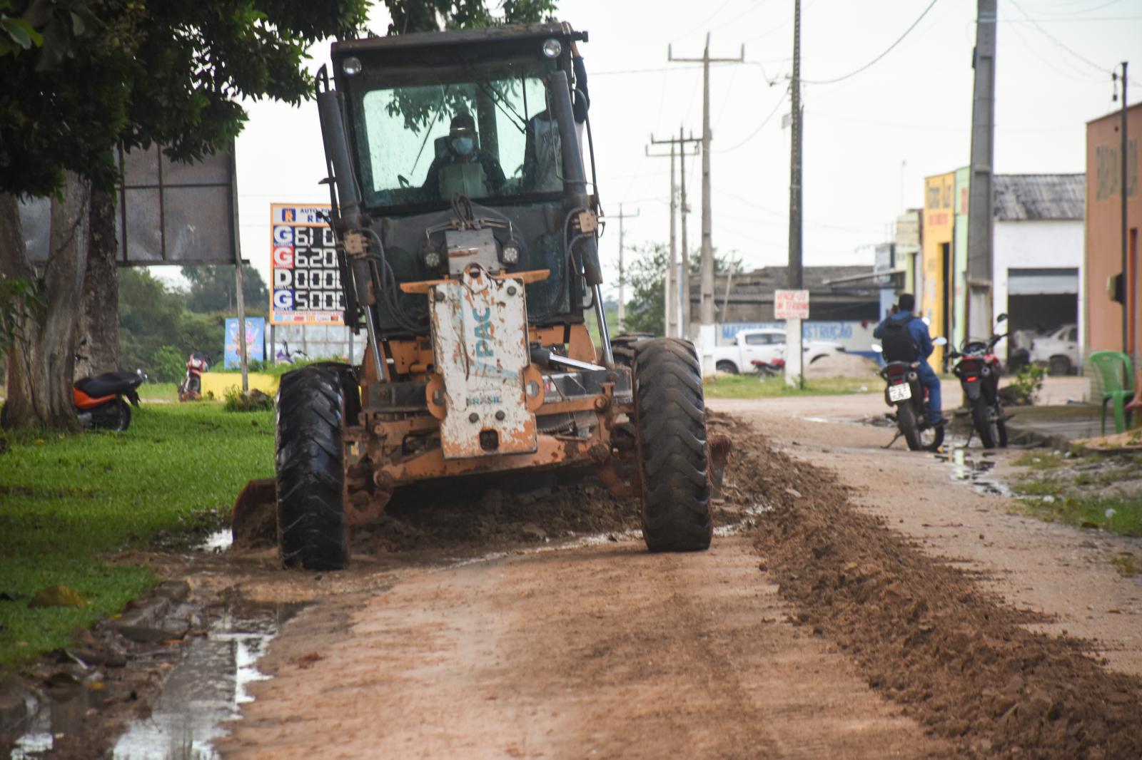 Prefeitura de Centro Novo recupera ruas e avenidas