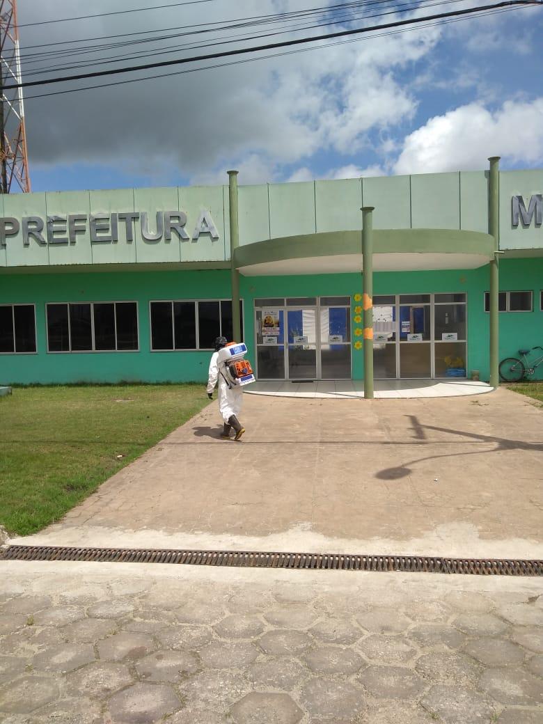 Prefeitura de Presidente Médici mantém serviços periódicos de sanitização dos prédios públicos