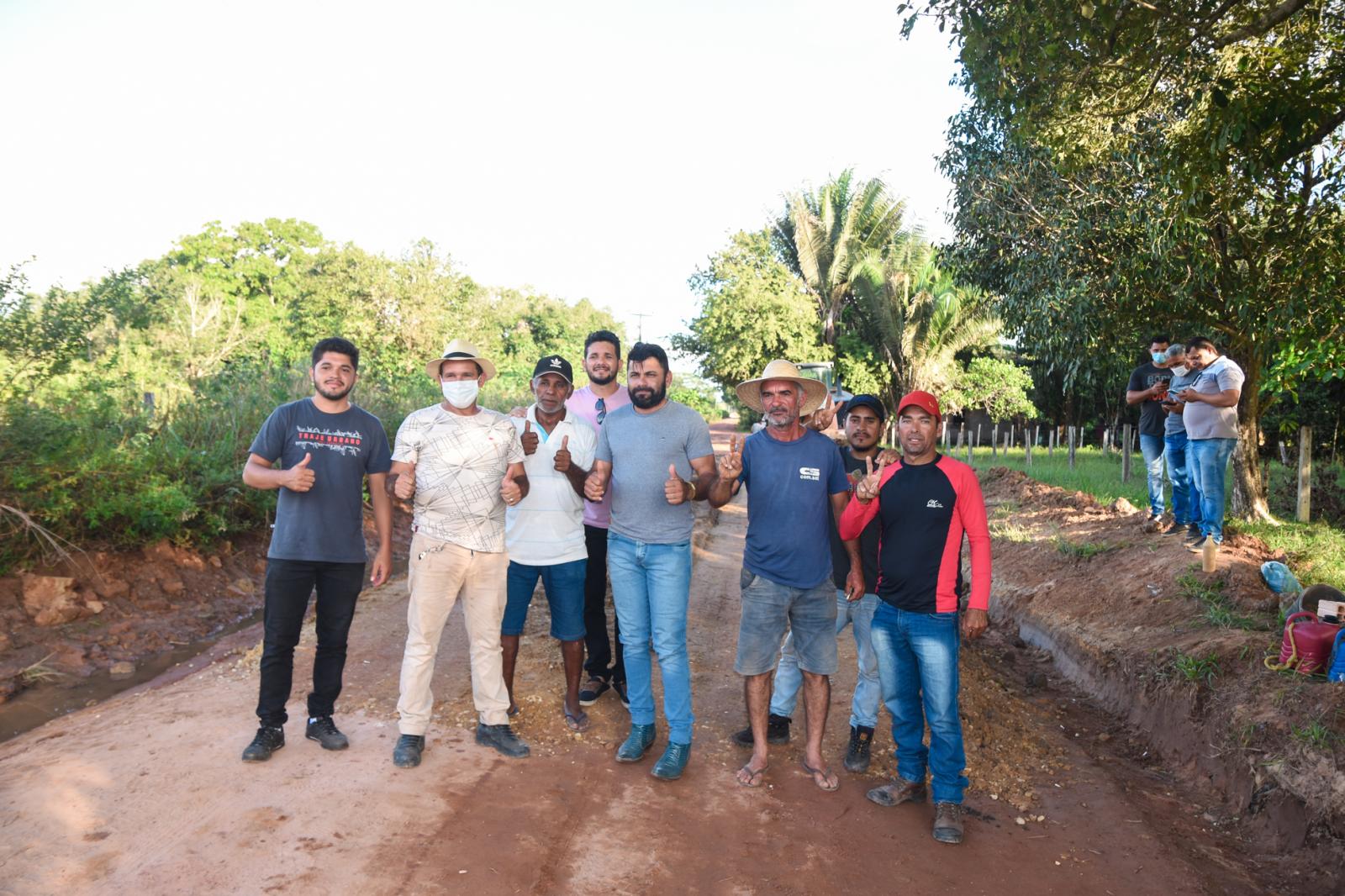 Prefeito Junior Garimpeiro vistoria a recuperação da estrada de acesso ao Povoado Cipoeiro