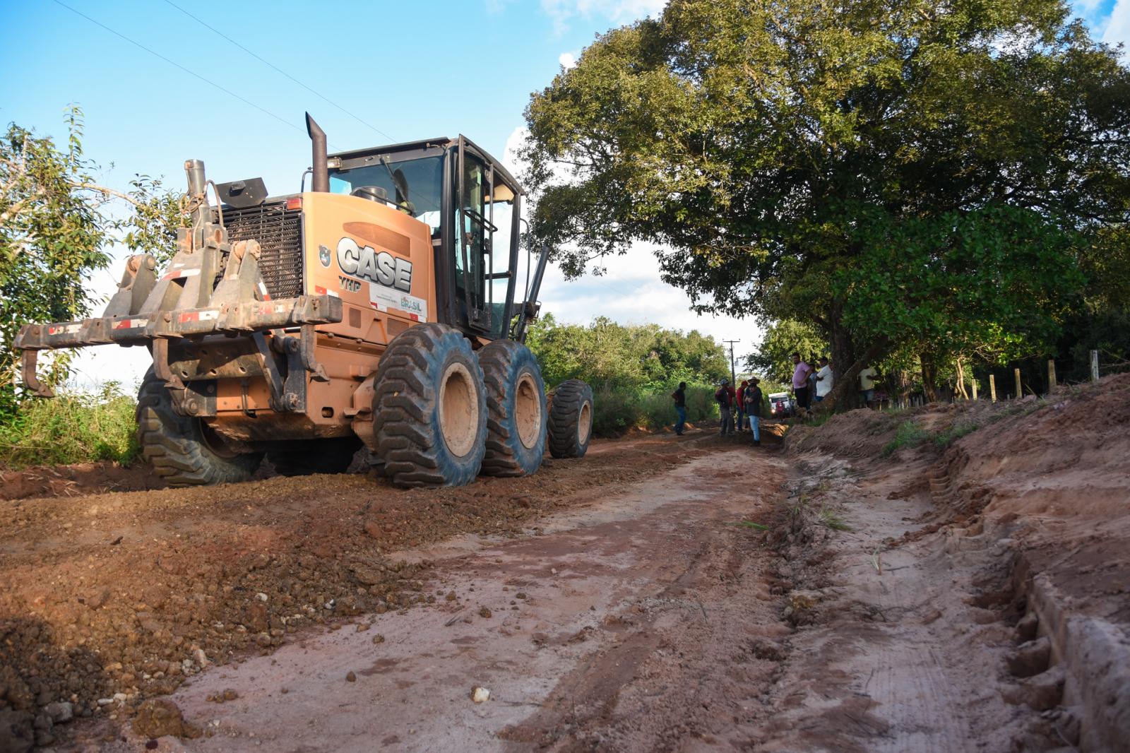 Prefeito Junior Garimpeiro vistoria a recuperação da estrada de acesso ao Povoado Cipoeiro