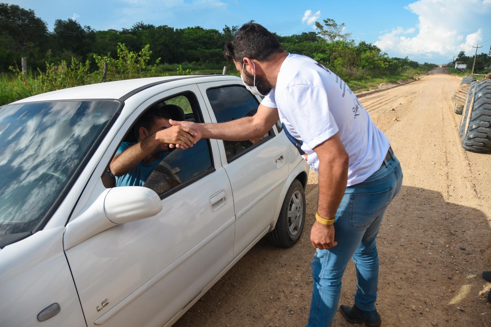 Prefeito Junior Garimpeiro vistoria a recuperação da estrada de acesso ao Povoado Cipoeiro