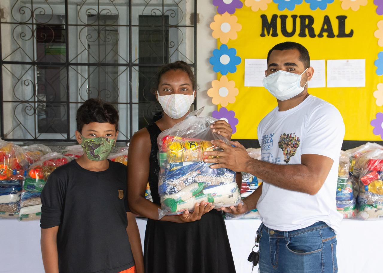 Merenda escolar começa a ser distribuída aos alunos de Centro Novo do Maranhão