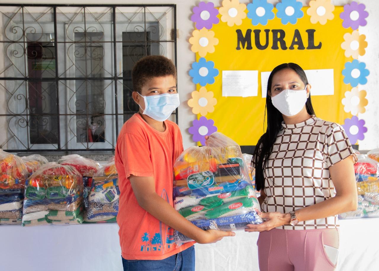 Merenda escolar começa a ser distribuída aos alunos de Centro Novo do Maranhão