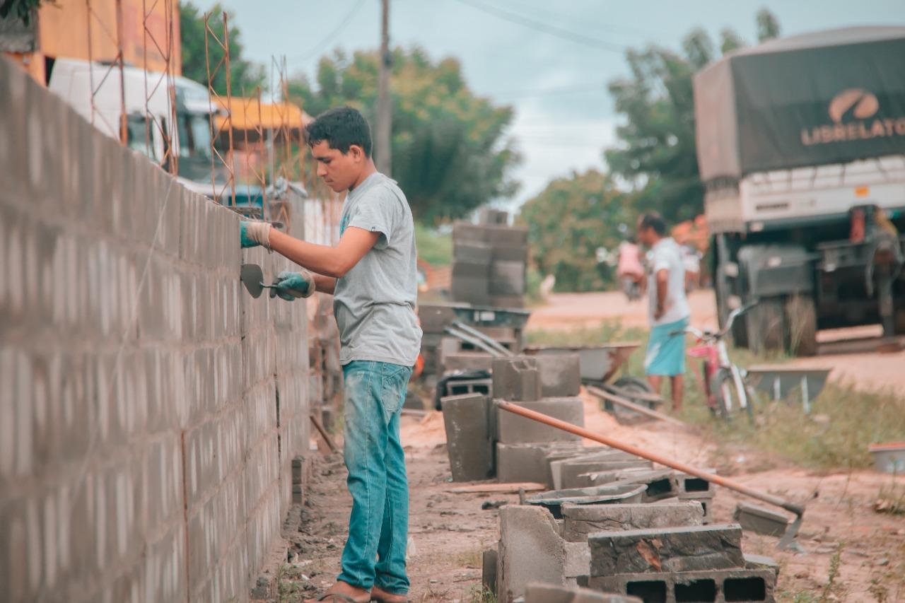 Centro Novo do Maranhão: Após 4 anos de uma gestão sem compromisso, muro de Cemitério começa a ser construído em menos de 6 meses de um novo governo