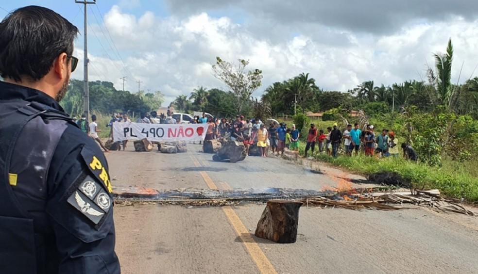 PL 490: indígenas protestam na BR-316 contra projeto que muda demarcação de terras