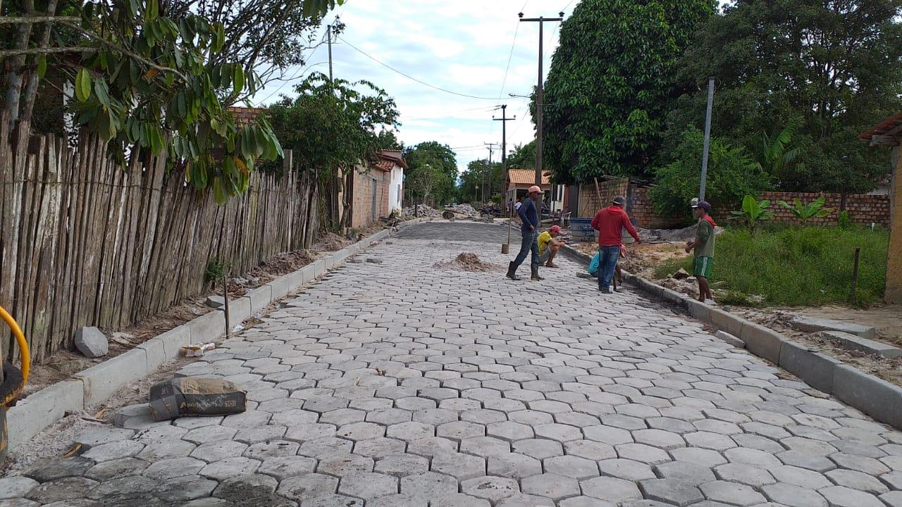 Prefeitura de Junco do Maranhão executa pavimentação no Povoado Vilela