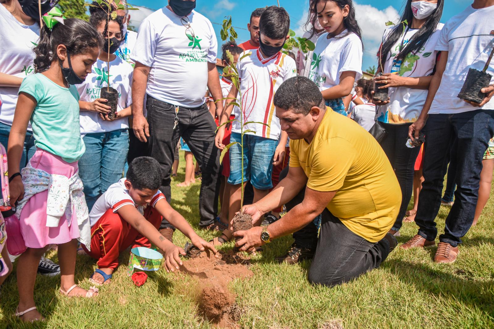 Plante uma esperança! Junco do Maranhão celebrou o Dia da Árvore com plantio de mudas e entrega dos cartões do Agente Jovem Ambiental