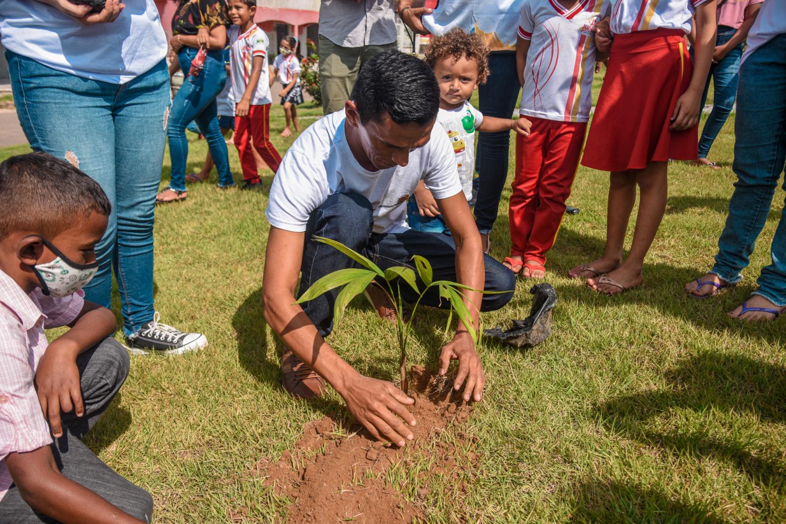 Plante uma esperança! Junco do Maranhão celebrou o Dia da Árvore com plantio de mudas e entrega dos cartões do Agente Jovem Ambiental