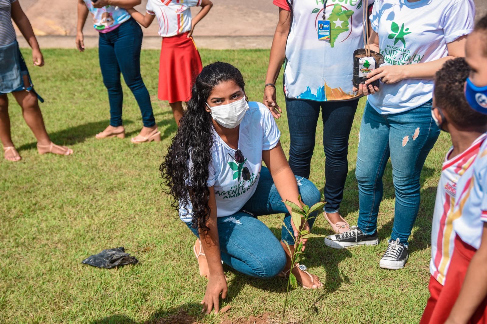 Plante uma esperança! Junco do Maranhão celebrou o Dia da Árvore com plantio de mudas e entrega dos cartões do Agente Jovem Ambiental