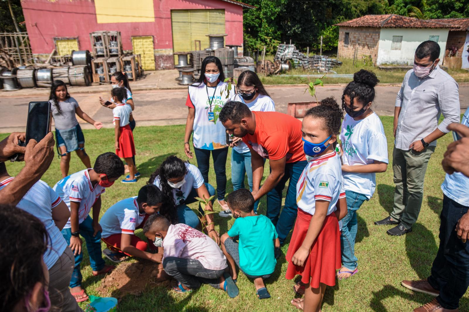 Plante uma esperança! Junco do Maranhão celebrou o Dia da Árvore com plantio de mudas e entrega dos cartões do Agente Jovem Ambiental