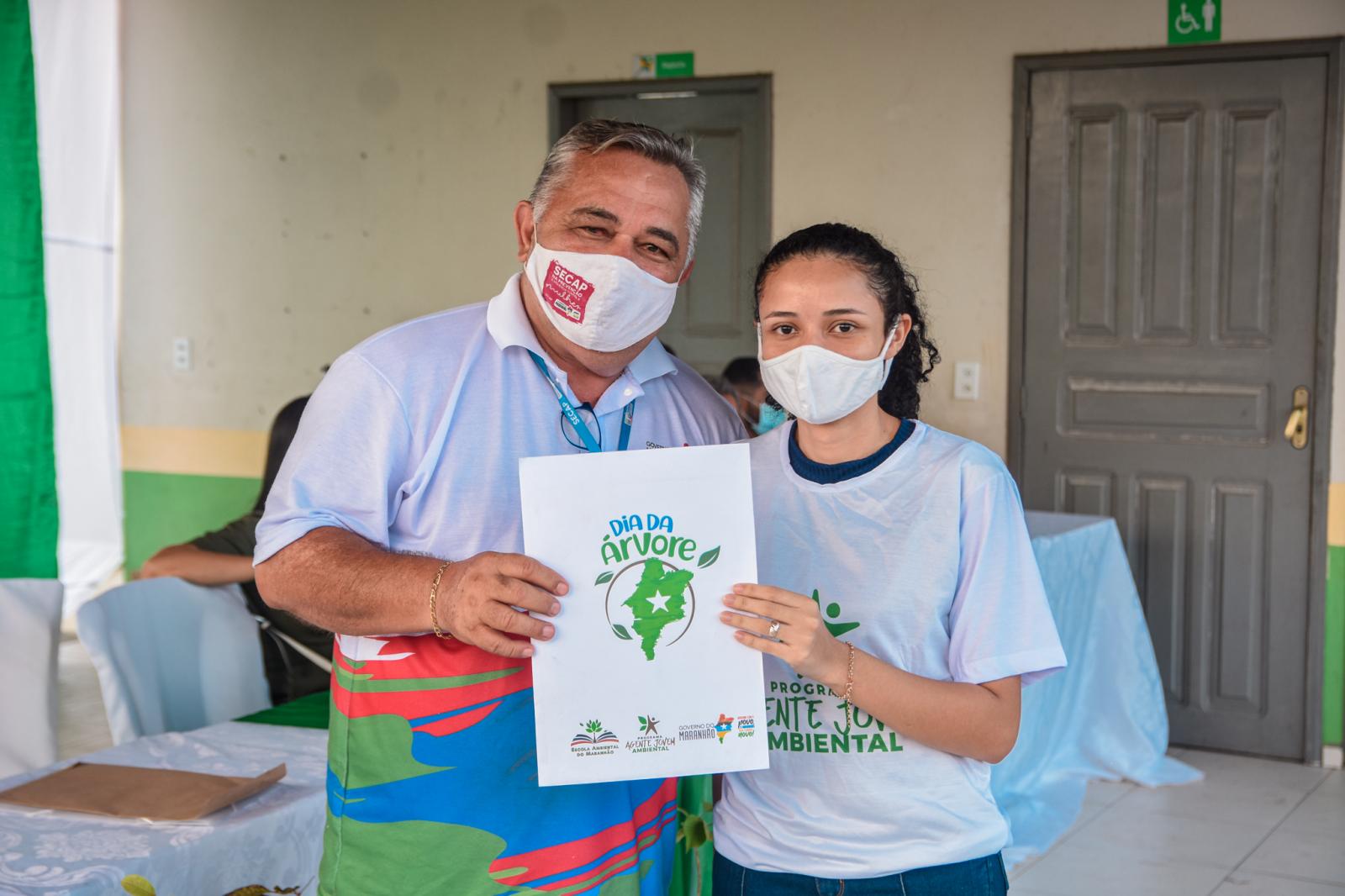 Prefeitura e Governo do Estado realizam entrega dos cartões do Programa Agente Jovem Ambiental em Centro Novo