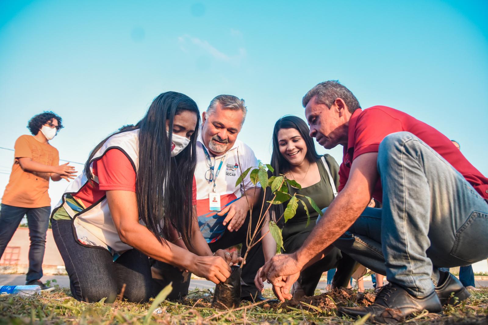 Prefeitura e Governo do Estado realizam entrega dos cartões do Programa Agente Jovem Ambiental em Centro Novo