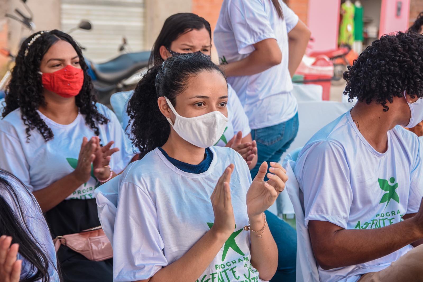 Prefeitura e Governo do Estado realizam entrega dos cartões do Programa Agente Jovem Ambiental em Centro Novo