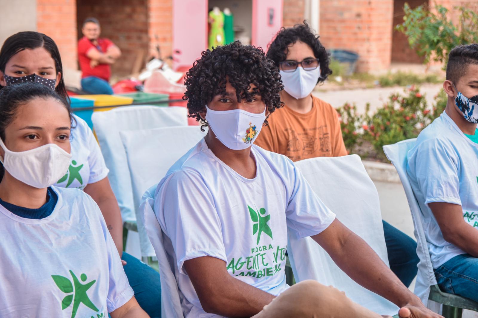 Prefeitura e Governo do Estado realizam entrega dos cartões do Programa Agente Jovem Ambiental em Centro Novo