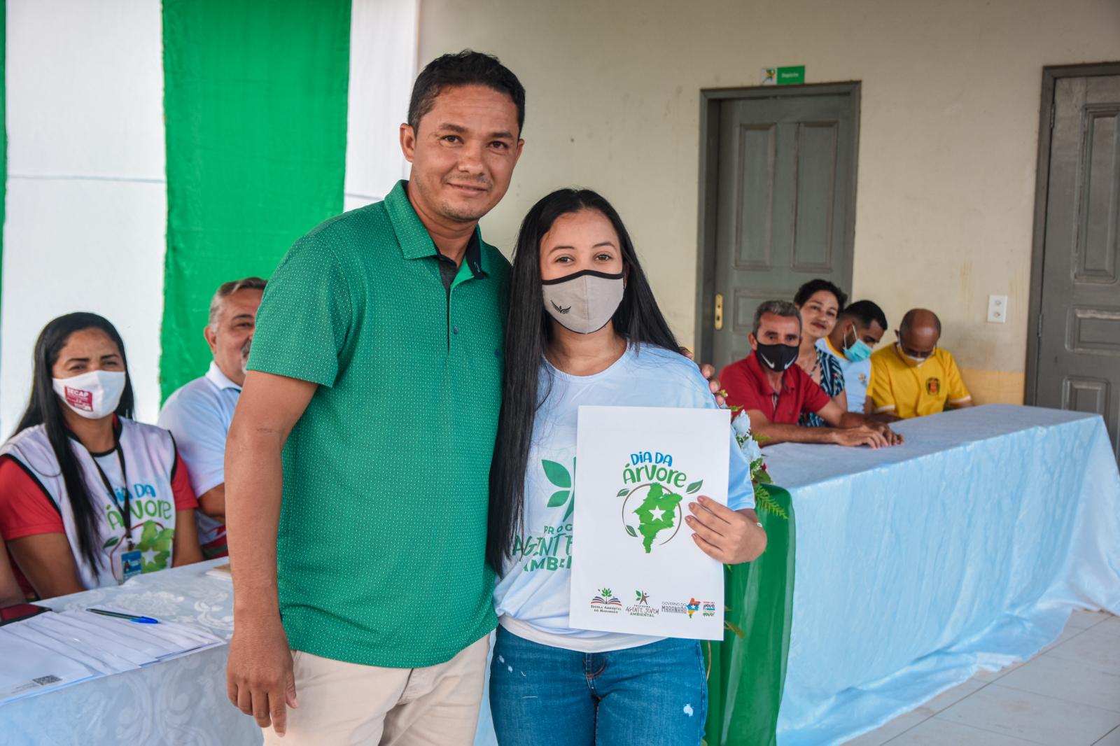 Prefeitura e Governo do Estado realizam entrega dos cartões do Programa Agente Jovem Ambiental em Centro Novo