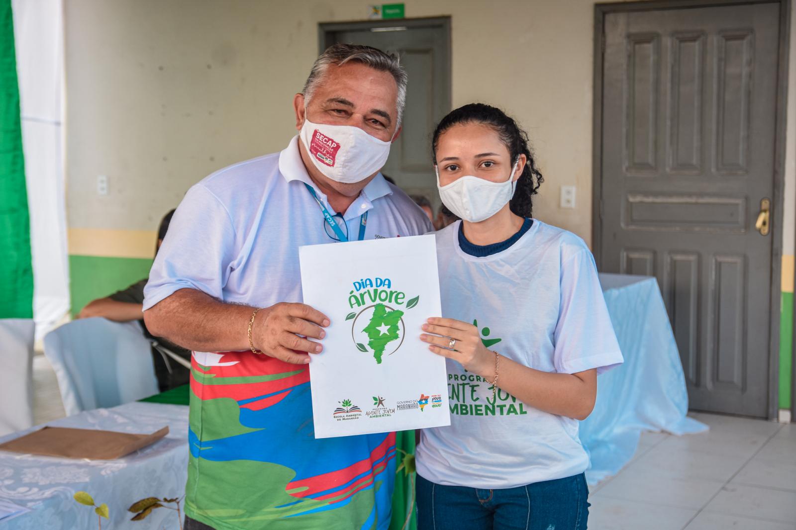 Prefeitura e Governo do Estado realizam entrega dos cartões do Programa Agente Jovem Ambiental em Centro Novo