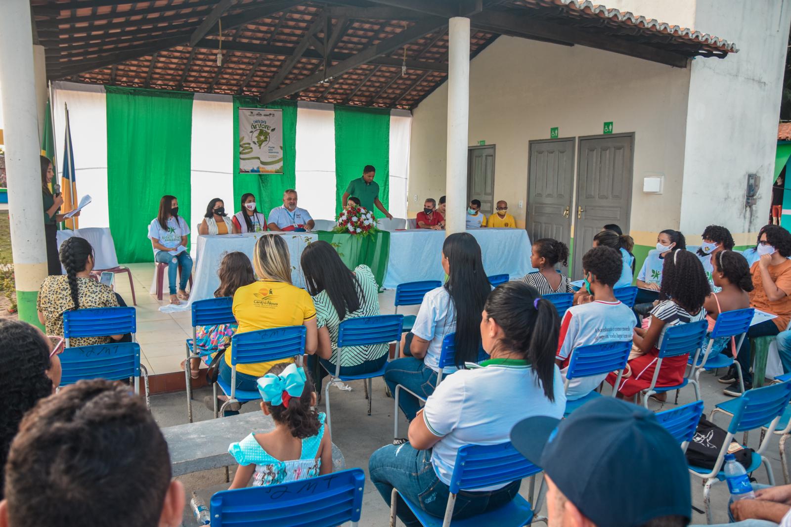 Prefeitura e Governo do Estado realizam entrega dos cartões do Programa Agente Jovem Ambiental em Centro Novo