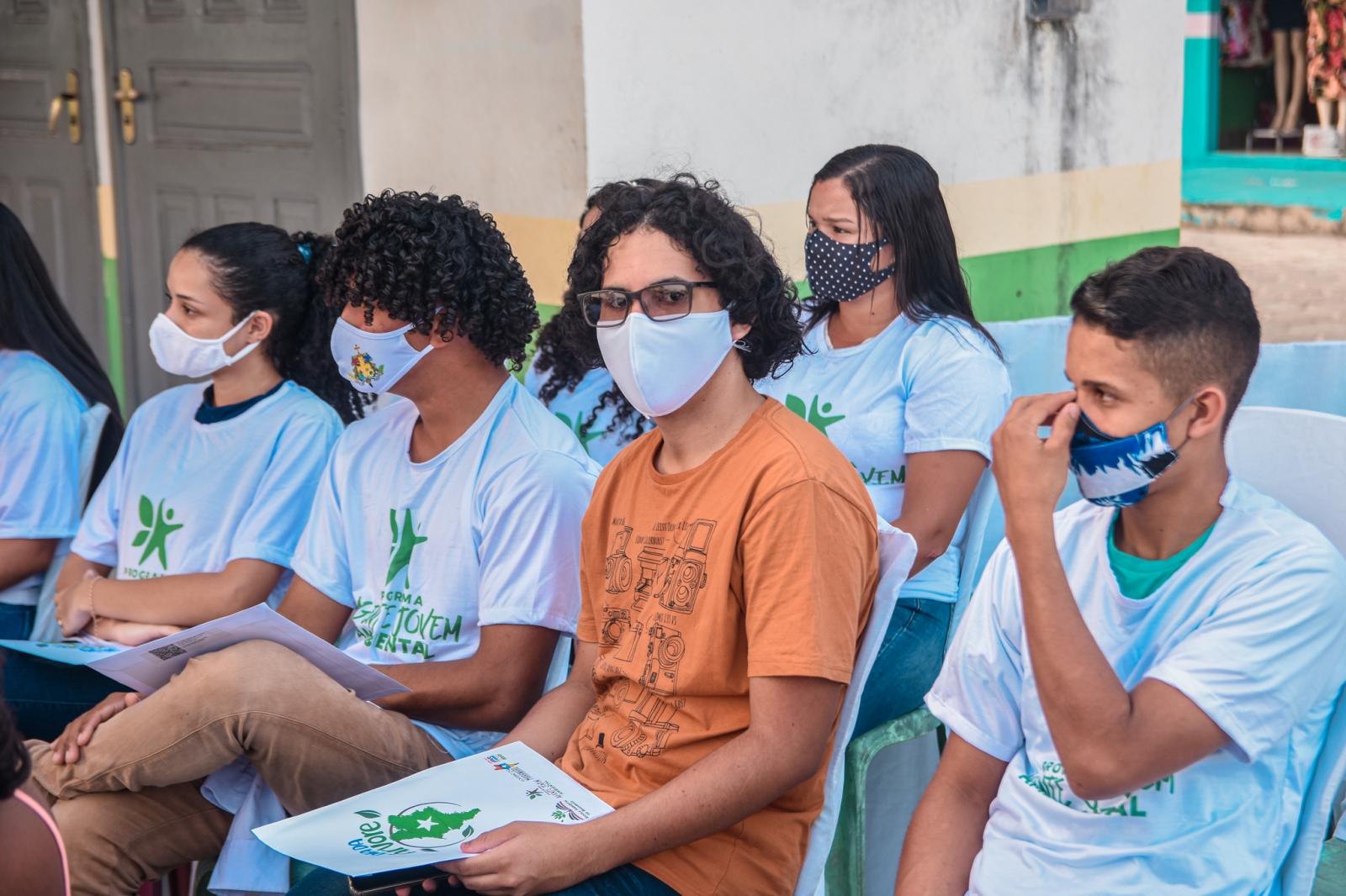 Prefeitura e Governo do Estado realizam entrega dos cartões do Programa Agente Jovem Ambiental em Centro Novo