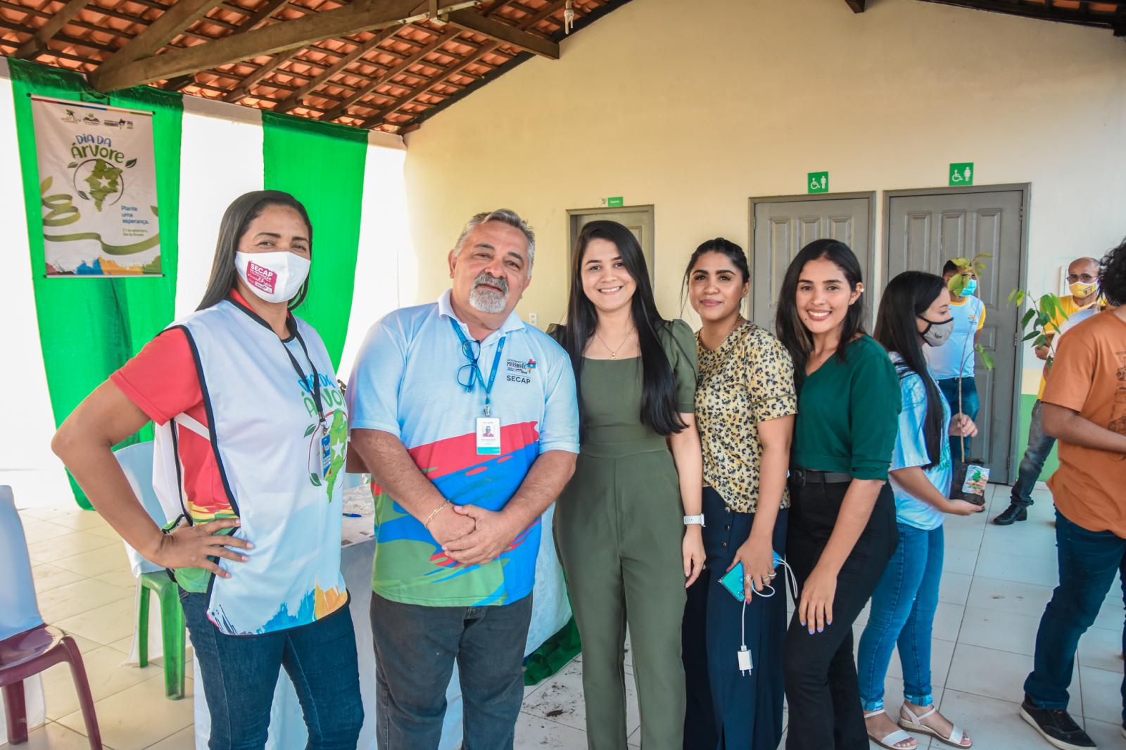 Prefeitura e Governo do Estado realizam entrega dos cartões do Programa Agente Jovem Ambiental em Centro Novo