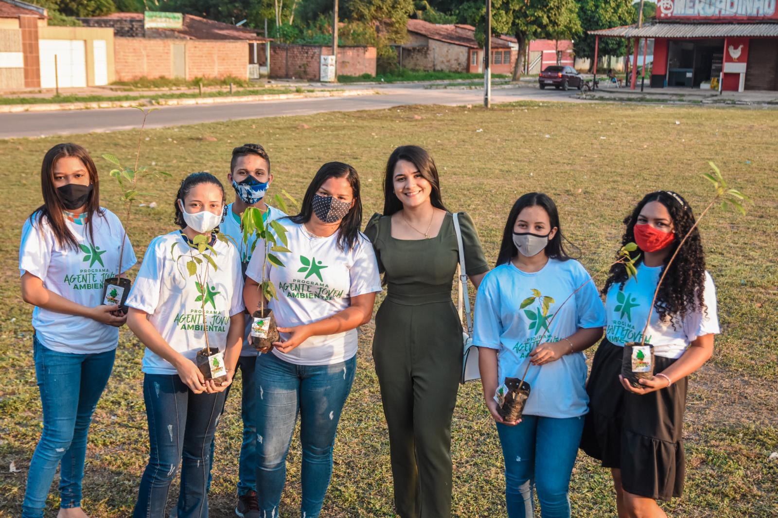 Prefeitura e Governo do Estado realizam entrega dos cartões do Programa Agente Jovem Ambiental em Centro Novo