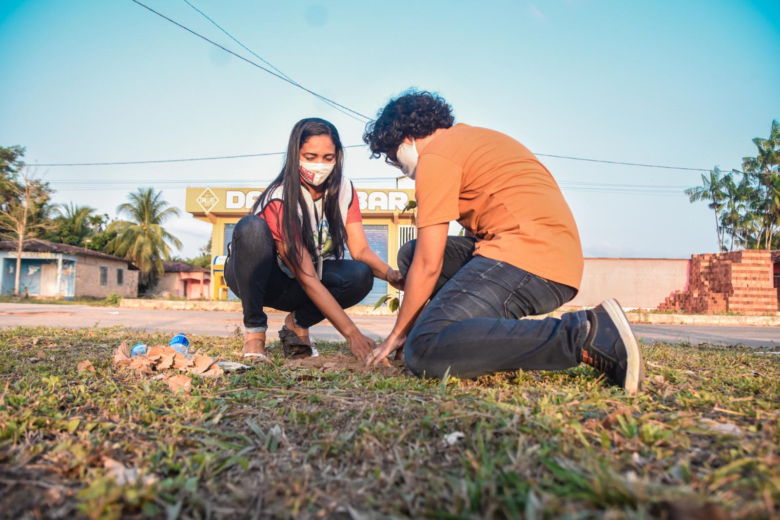 Prefeitura e Governo do Estado realizam entrega dos cartões do Programa Agente Jovem Ambiental em Centro Novo