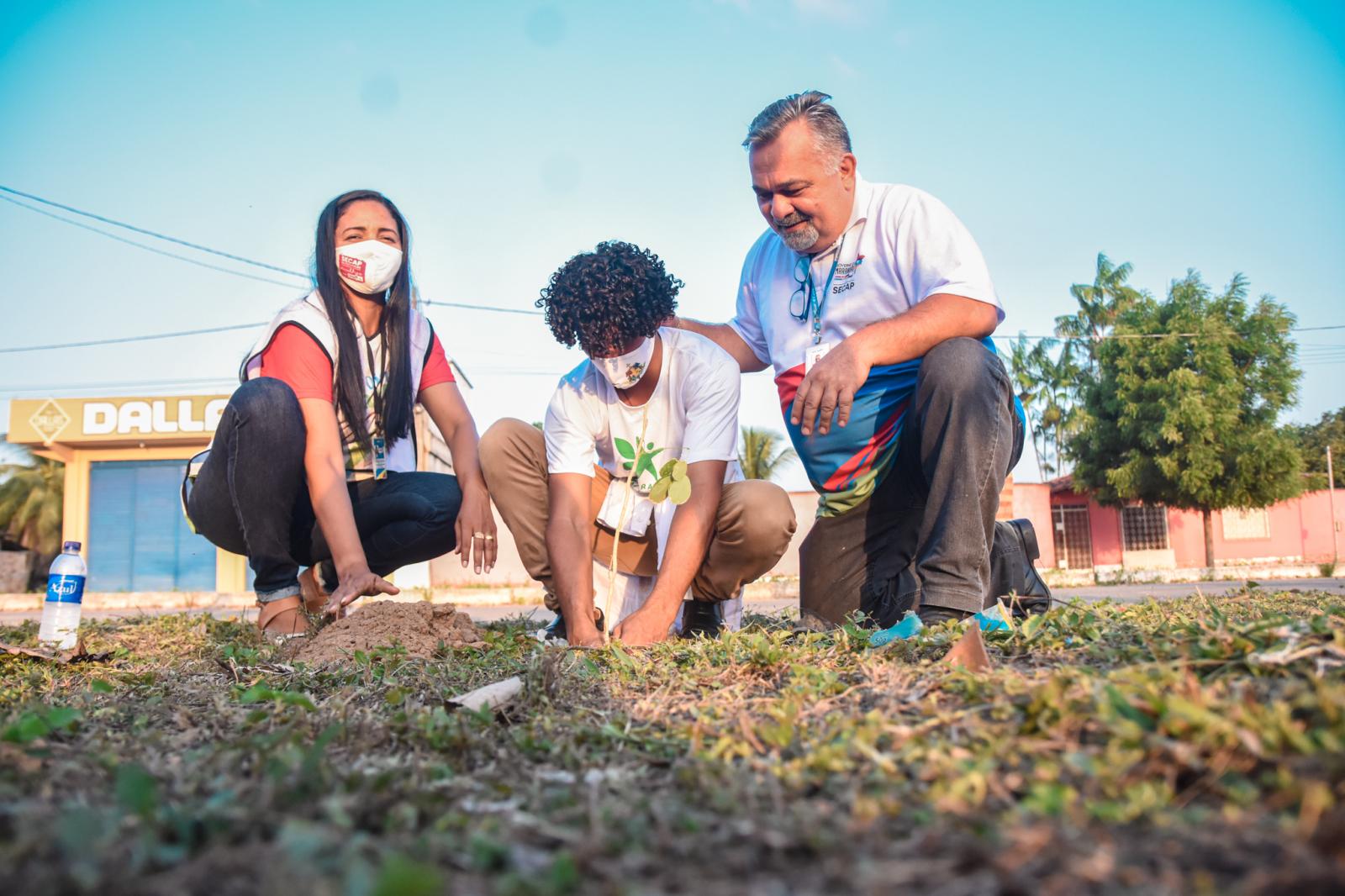 Prefeitura e Governo do Estado realizam entrega dos cartões do Programa Agente Jovem Ambiental em Centro Novo