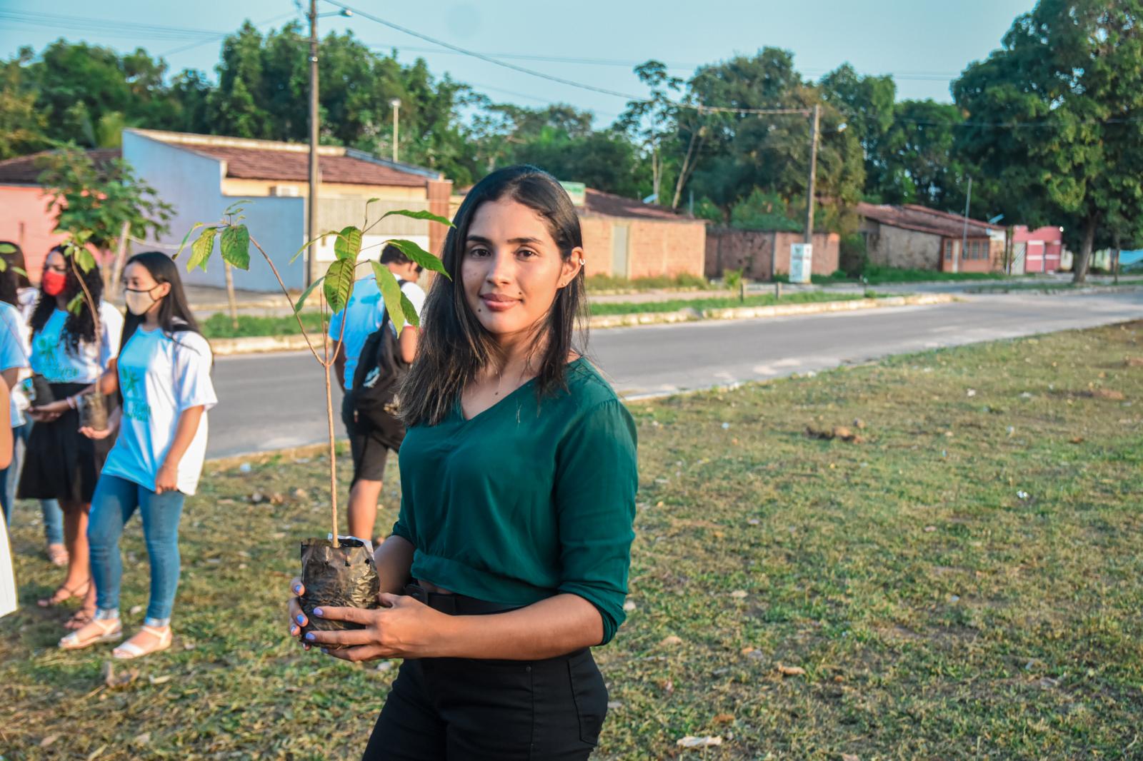 Prefeitura e Governo do Estado realizam entrega dos cartões do Programa Agente Jovem Ambiental em Centro Novo